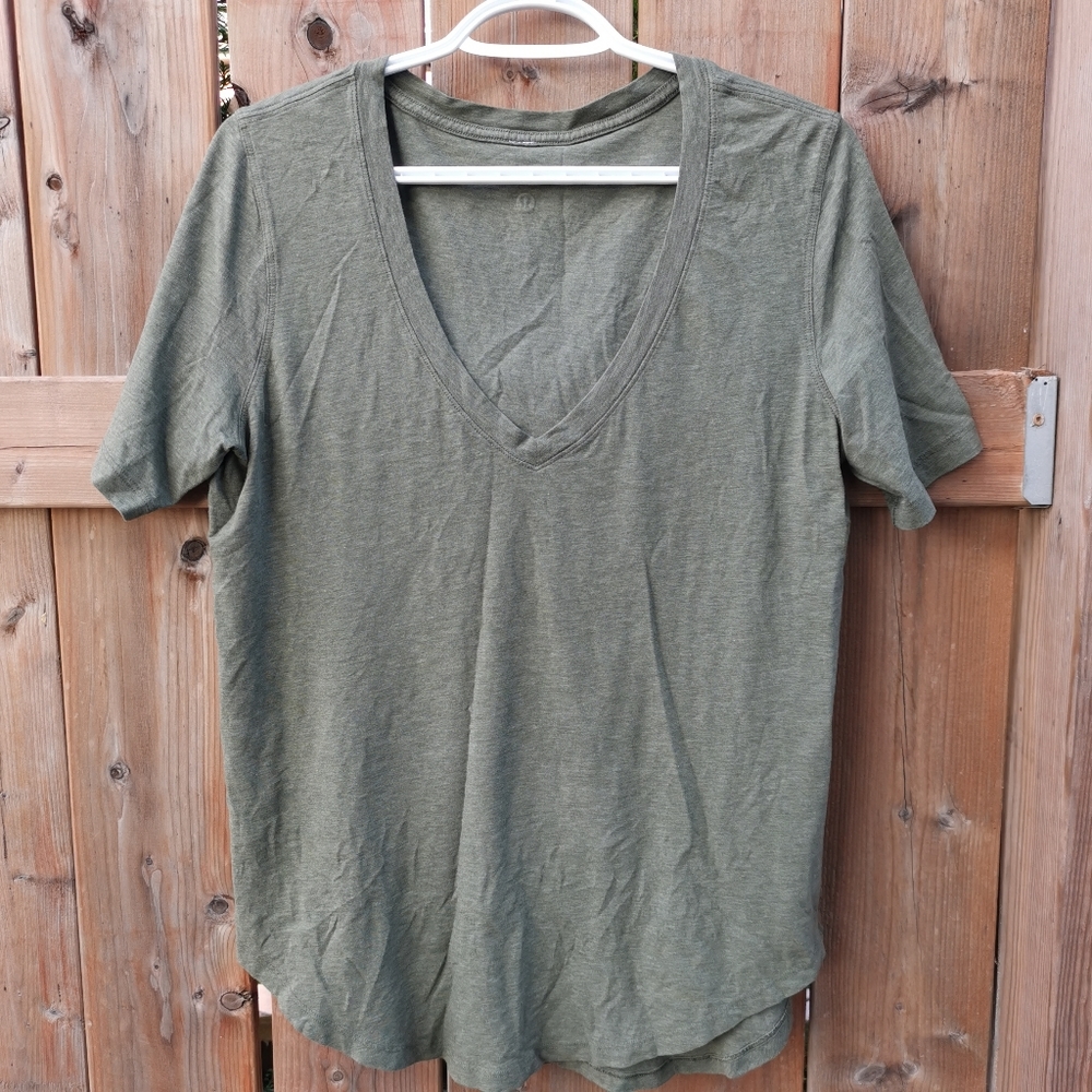Lululemon Womens T-Shirt Green Active Short Sleeve V Neck - Size L
